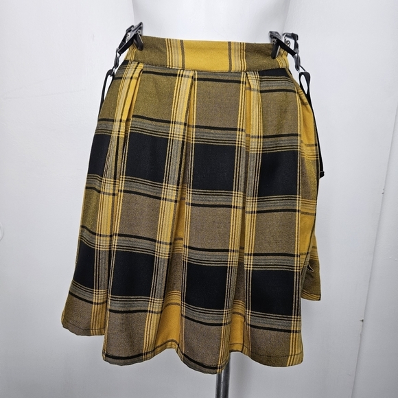 Warner Bros. Dresses & Skirts - Harry Potter Skirt Pleated skirt hufflepuff